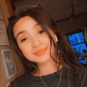 Meet your Posher, Ella